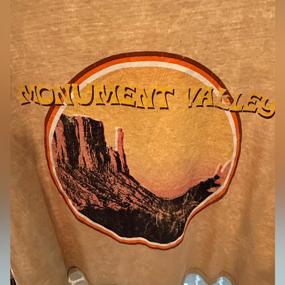 Monument Valley Graphic Muscle Tee in Tan